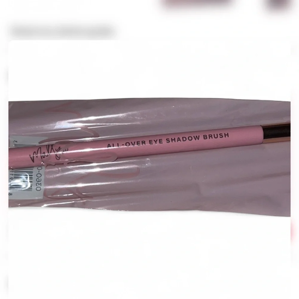 Mally Beauty Pink All Over Eye Shadow Makeup Brush ** New in Package